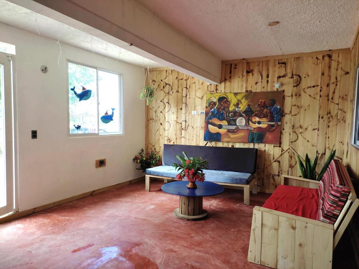 Hostel La Ballena Backpacker Las Galeras Bagian luar foto